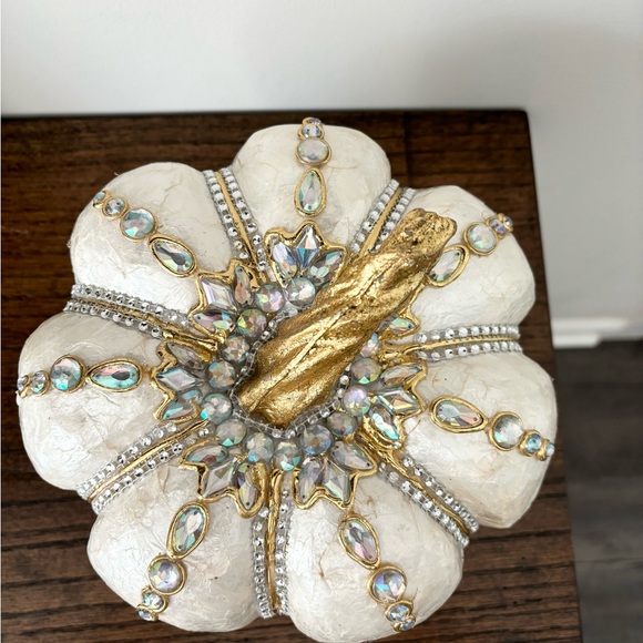 🤍🎃 Shabby Chic Embellished Capiz Shell White Pumpkin - Picture 2 of 9